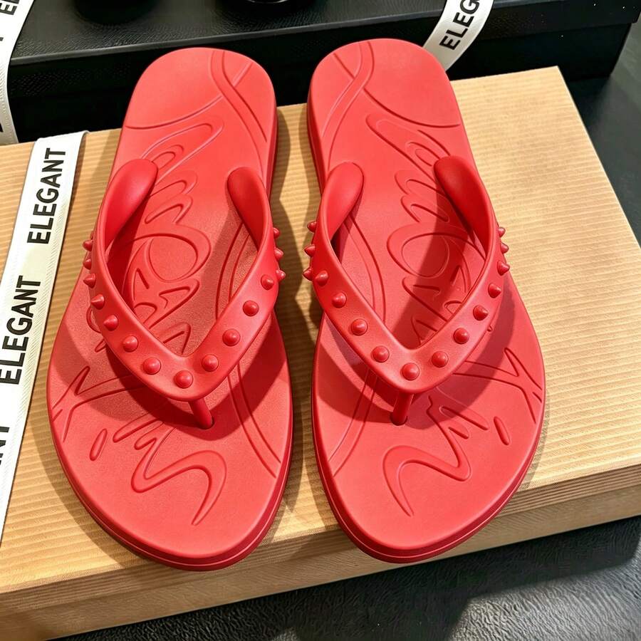CL"Classic Retro 3D Riveted Red-Bottom Flip-Flops, Couple Beach Flat Toe Sandals, Casual Slip-Resistant Comfortable Flip-Flops - 紅色半釘 - 查看 1