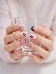2入 Ins 風甜酷風美甲貼紙,水鑽金邊自黏式 DIY 美甲裝飾,適合日常通勤、約會、下午茶、旅行與拍照 - 彩色 - 查看 3