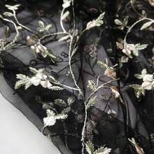 50cm / 1碼 / 3碼 / 5碼 淡杏色透明薄紗，精緻桃色雛菊與葉藤刺繡，柔軟百褶網布，適合田園風中長款疊層裙、新娘面紗飾邊與DIY髮飾 - 網紗花朵 - 查看 16