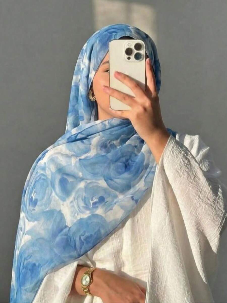 1件女款藍色水彩玫瑰印花希賈布，柔軟光滑垂墜輕量圍巾，雙縫線寬邊，波希米亞風海灘披肩
