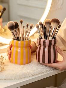 Soporte de brochas de maquillaje de cerámica lindo, organizador de brochas de cosméticos con rayas de colores para tocador, taza de almacenamiento de belleza estética, contenedor de herramientas de maquillaje estilo coreano, decoración moderna del hogar para dormitorio, baño y tocador - Multicolor - Ver 3