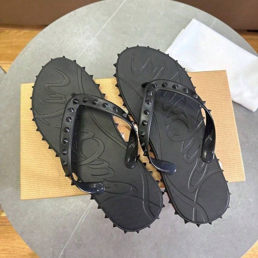 CL"Classic Retro 3D Riveted Red-Bottom Flip-Flops, Couple Beach Flat Toe Sandals, Casual Slip-Resistant Comfortable Flip-Flops - 黑色 - 查看 1