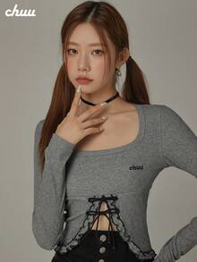 CHUU Letter Embroidered Long Sleeve T-Shirt Women Autumn Ruffle Trim Patchwork Cropped Tie Waist Top - Grey - View 3