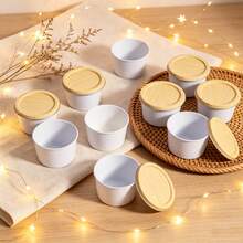 7 piezas de frascos de vela vacíos blancos con tapas de grano de madera, latas de vela de metal portátiles, adecuadas para hacer velas de aromaterapia DIY, recipientes de almacenamiento multiusos, dulces y otros regalos hechos a mano, portavelas de decoración del hogar - 7Pcs - Ver 5