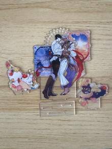 这款2D亚克力立牌，展现了《白夜幻想曲》中的角色拼贴，色彩鲜艳，服饰精美。适合与可爱的毛绒玩具或透明动漫收藏品一起摆放在桌面上作为装饰。是动漫迷的完美礼物。 - 彩色 - 查看 8