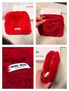 Miu Miu 鮮紅色毛絨蓬鬆盥洗用品收納包，附編織品牌標籤，適合約會之夜、派對、母親節、週年紀念禮物 MIUMIU-GIFT-34 - 紅色 - 查看 6