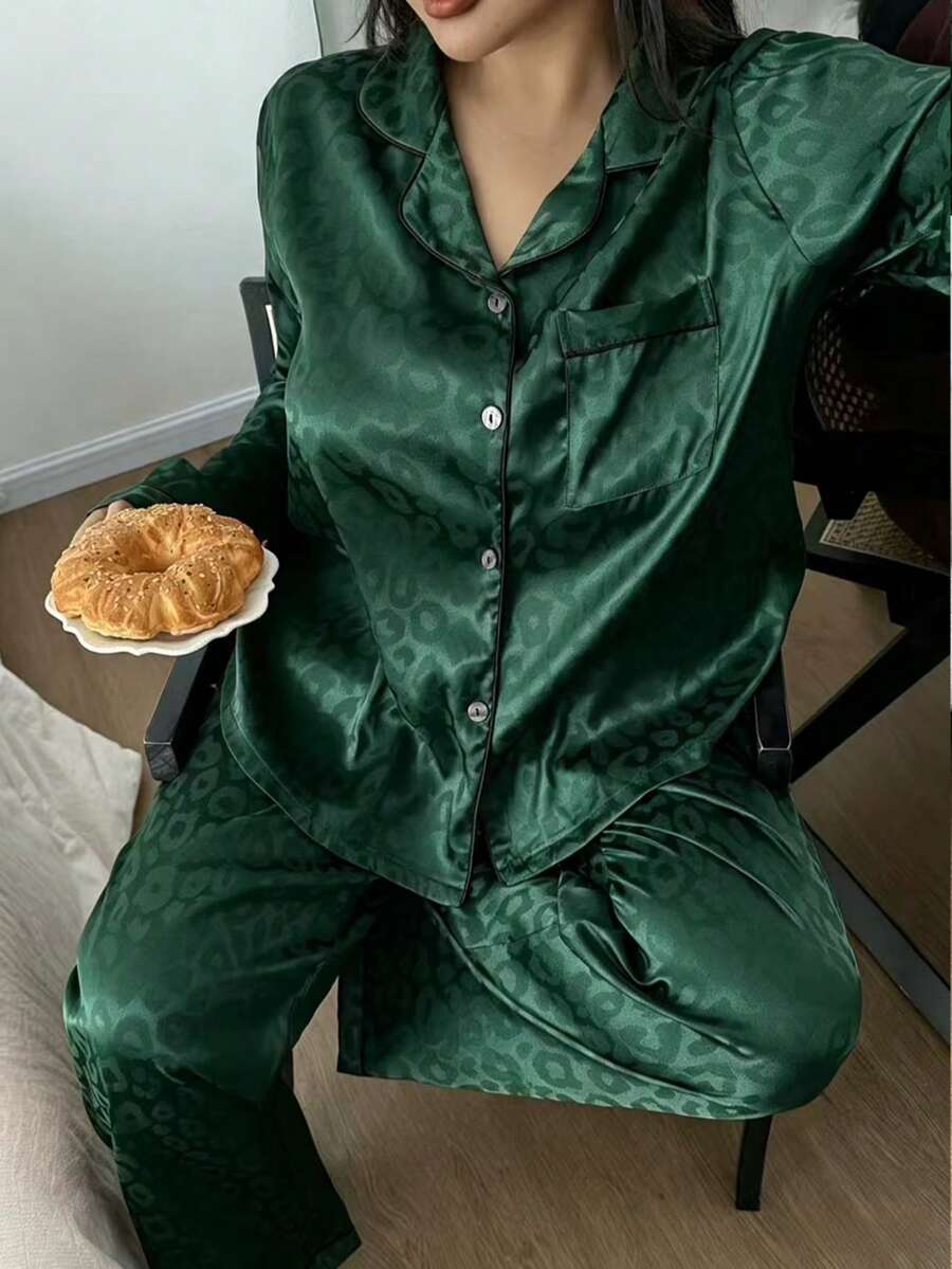 大尺碼女款豹紋提花長袖長褲睡衣套裝,黑色與紅色 - 綠色 - 查看 1