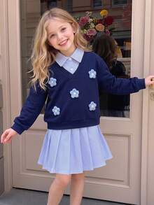 2-teiliges Schuloutfit für Kleine Mädchen, neue Herbstmode, vielseitig, 3D-Blumendekor, 2-in-1 Langarm-Sweatshirt mit Kragen + modischer gestreifter Faltenrock, Vintage-Set, geeignet für Outdoor-Tragen - Königsblau - Übersicht 1