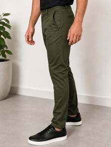 Calça Masculina Alfaiataria Casual Slim Verde Militar  Básica Elegante para Qualquer Ocasião Moderna - Verde Militar - Visão 4