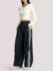 Adidas Celana Olahraga Wanita Clover Model Longgar Lebar Bergaris - Hitam - View 2