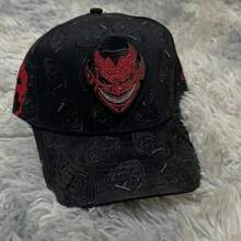 Gorra de Béisbol de Terciopelo Negro con Strass y Diseño de Pequeño Demonio, Estilo Streetwear Americano, Tipo Dad Hat Unisex Ajustable - Albaricoque - Ver 1