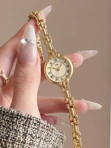 1 pieza Reloj de pulsera de cuarzo con esfera redonda mini para mujer, reloj de moda con correa de eslabones de aleación geométrica plateada, reloj de accesorio elegante para mujer con esfera numérica minimalista delgada, reloj de pulsera impermeable casual para uso diario y oficina para mujer - Dorado - Ver 2