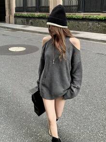 Sweater Rajut Wanita Korea Y2K Musim Gugur/Dingin Minimalis Seksi Satu Bahu Hollow Out Distressed Off Shoulder Manis Lucu Longgar Melangsingkan Pelindung Matahari Kardigan Wanita - Grey - View 4