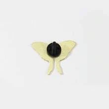 Luna Moth Enamel Pin Fashion Decorative Badge Ornaments Lapel Bag Badges Gifts - Green - View 3