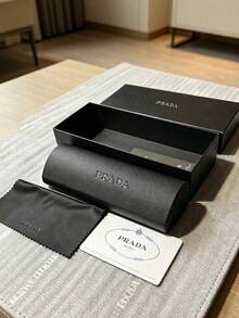 Prada 時尚眼鏡盒，適用於時尚眼鏡與一般眼鏡，送給女性的完美禮物 - 黑色 - 查看 2