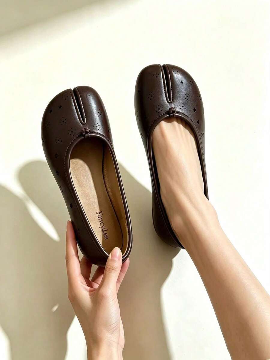 女款棕色打孔圓頭分趾平底拖鞋－休閒風，適合辦公室、外出及春夏穿著 - 咖啡色[沖孔款] - 查看 1