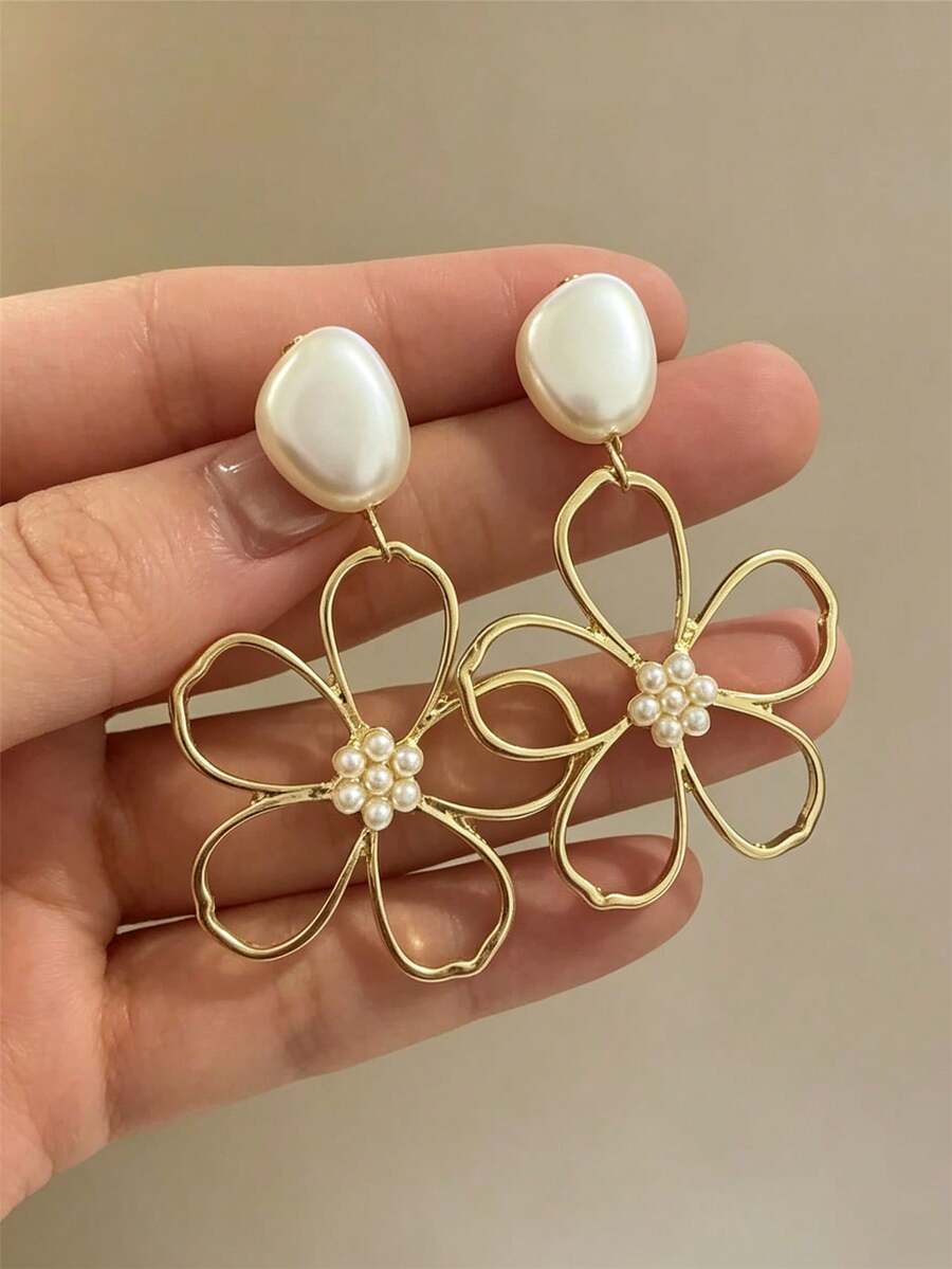 1 Pair Fashionable Elegant Metal Minimalist Hollow Flower Pearl Earrings For Women And Girls, Vintage Five-Petal Flower Drop Earrings, Party, Banquet, Travel, Holiday, Vacation Jewelry Accessories - Gold - View 1