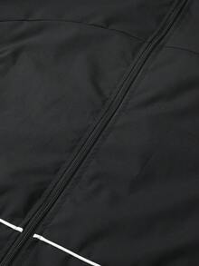 Jaket Pria Kerah Tegak dengan Resleting, Desain Saku Resleting dengan Dekorasi Garis, Pakaian Luar Lengan Panjang Minimalis dengan Manset - Hitam - View 5