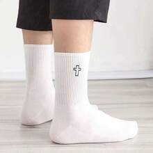 5/10 Pasang Kaos Kaki Cross Kasual Modis Serbaguna Olahraga Setengah Betis - Hitam dan Putih - View 3
