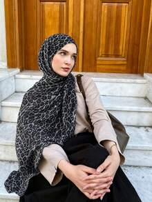 1件裝女款自然皺褶豹紋頭巾，波希米亞風時尚街頭百搭軟透氣圍巾，適合日常穿著 - 黑灰色 - 查看 3