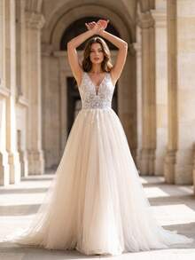 2026 Summer Elegant V-Neck Exquisite Lace With Beads Long Beige Bridal Gown Suitable For Wedding - Beige - View 2