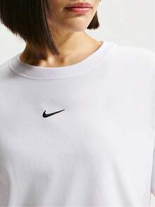 Nike 女款 AS W NSW CLASSIC SS 運動休閒短袖T恤 - 白色 - 查看 2