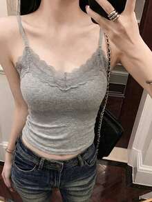 女款極簡性感風蕾絲V領細肩帶上衣，春夏款，側乳包覆加墊杯，鏤空設計，內層打底休閒上衣 - 灰色 - 查看 3