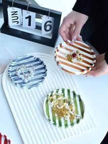1pc Classic Striped Ceramic Plate (Single Plate), 4.5 Inch Nordic Classic Vertical Striped Home Dining Plate, Red/Pink/Black/Green/Blue/Brown 6 Colors, Ceramic Material, Suitable For Food Or Decoration, Dishwasher , Multi-Purpose - Multicolor - View 3
