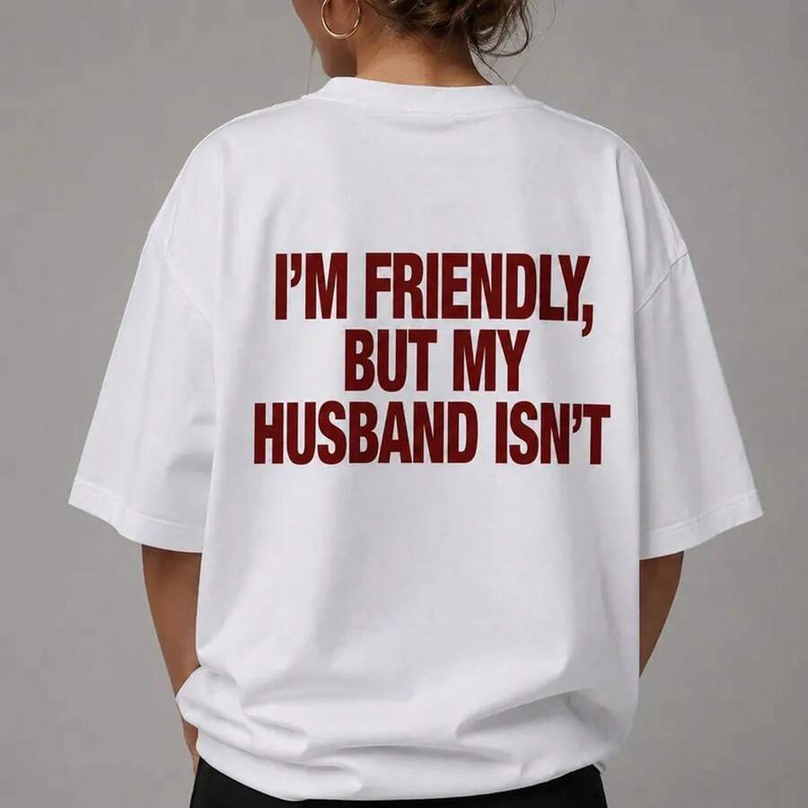 Soy amable, pero mi esposo no lo es, Camiseta divertida para esposa, Camiseta protectora para esposo, Regalo sarcástico para pareja, Camiseta gráfica unisex - Blanco - Ver 1