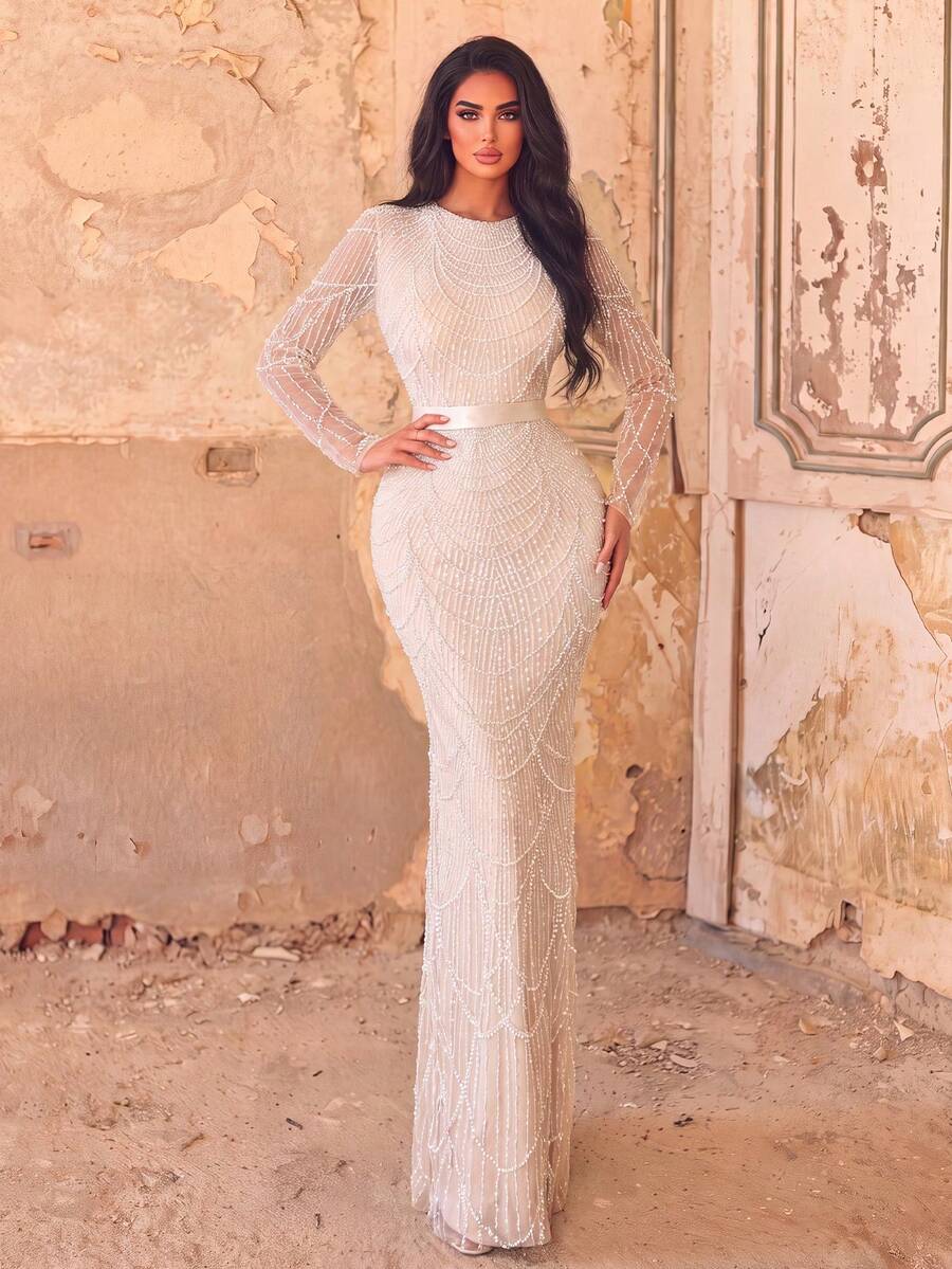 Elegante vestido de noche de manga larga con lentejuelas y lentejuelas - Silueta ajustada con cinturón, mangas transparentes con fruncido, diseño de bajo de cola de pez para fiesta de boda de otoño - Champán - Ver 1