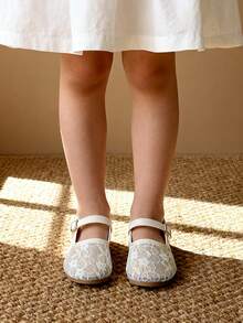 1 Pair Simple Fashion Mesh Hollow Out Girls Children Flat Shoes, Suitable For Daily Wear, Suitable For Outings, Suitable For Summer - Beige - View 4