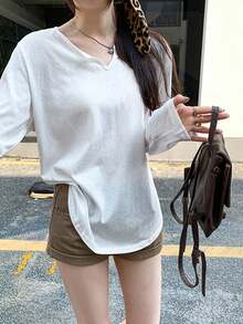 Women's V-Neck Long Sleeve T-Shirt, New Loose Fit Slimming Inner Layer Base Top Casual - White - View 1