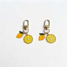 Set Of Lemon Slice Keychain, Fashionable Personalized Creative DIY Alloy Unisex Couple Universal Bag Car Key Clothing Key Pendant, Minimalist Street Festival Party Daily Gift For Friends Family Customers Colleagues, Fashionable Beautiful Gift Fruit Vegetable Pattern Casual Zinc Alloy Keychain All Year - 5-pack Lemon Slices - View 4