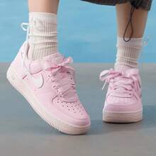 Nike Sepatu Sneakers Kasual Wanita AIR FORCE 1 AF1 Low-Top - Berwarna merah muda - View 3