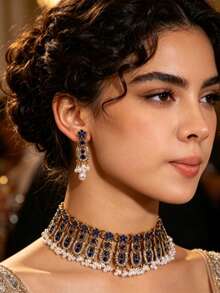 Set Kalung Berhiaskan Berlian Imitasi 1 Buah dan Anting-Anting 1 Pasang - Kalung bertabur berlian imitasi - View 4