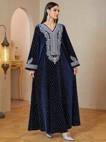 Middle Eastern Elegant Women's Autumn/Winter Velvet Long Kaftan Robe With V-Neck Design And Embroidered Details, Luxurious Formal Winter Dress - Navy Blue - View 5