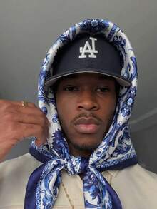 1PC Men's Blue And White Porcelain Print Satin Square Scarf, 90cm Multi-Functional Headscarf/Neck Scarf, Pocket Square, Sun Protection Headwear, Wrist Scarf, Suitable For All Seasons - Blue and White - View 3