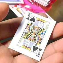 1/4/6/12 piezas Mini Cartas de Juego - ¡Esencial para Fiestas en Dormitorios! Entretenimiento para Reuniones Familiares Juegos de Mesa/Cartas, Llavero de Mini Cartas de Juego de Color Aleatorio con Modelo Divertido, Regalo de Juego Portátil y Lindo, Adecuado para Mujeres, Parejas, Amigos, Vacaciones, Regalos de Cumpleaños, Ocio, Fiestas con Amigos, Cartas de Juego de Entretenimiento para Viajes en Vacaciones, Color Aleatorio (Por favor, confirme el tamaño del producto antes de la compra) - multicolor - Ver 3