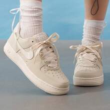 Nike Sepatu Sneakers Kasual Wanita AIR FORCE 1 AF1 Low-Top - Warna aprikot - View 5