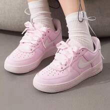 Nike Sepatu Sneakers Kasual Wanita AIR FORCE 1 AF1 Low-Top - Berwarna merah muda - View 2