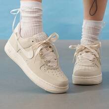 Nike Sepatu Sneakers Kasual Wanita AIR FORCE 1 AF1 Low-Top - Warna aprikot - View 2