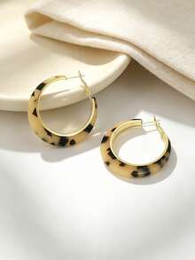 2pcs Classic Contrast Color Resin Hoop Earrings, Gold Frame With Spotted Texture, Flattering Face-Framing Design - Leopard Print - View 4