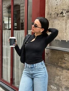 Sookaug Hot Girl Street Style Atasan Lengan Panjang Warna Polos Pas Badan dengan Desain Dada Berongga, Koleksi Terbaru 2026, Kaos Rajut Lengan Panjang Bergaris Modis untuk Wanita dengan Kancing Emas, Atasan Leher Bulat Pas Badan, Cocok untuk Pakaian Musim Gugur - Hitam - View 7