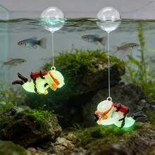 2件組發光潛水員魚缸裝飾品，可愛防水樹脂水下景觀擺飾，螢光水族配件，適用於所有魚缸，創意迷你水生家居桌面裝飾 - 夜光潛水員 - 查看 7