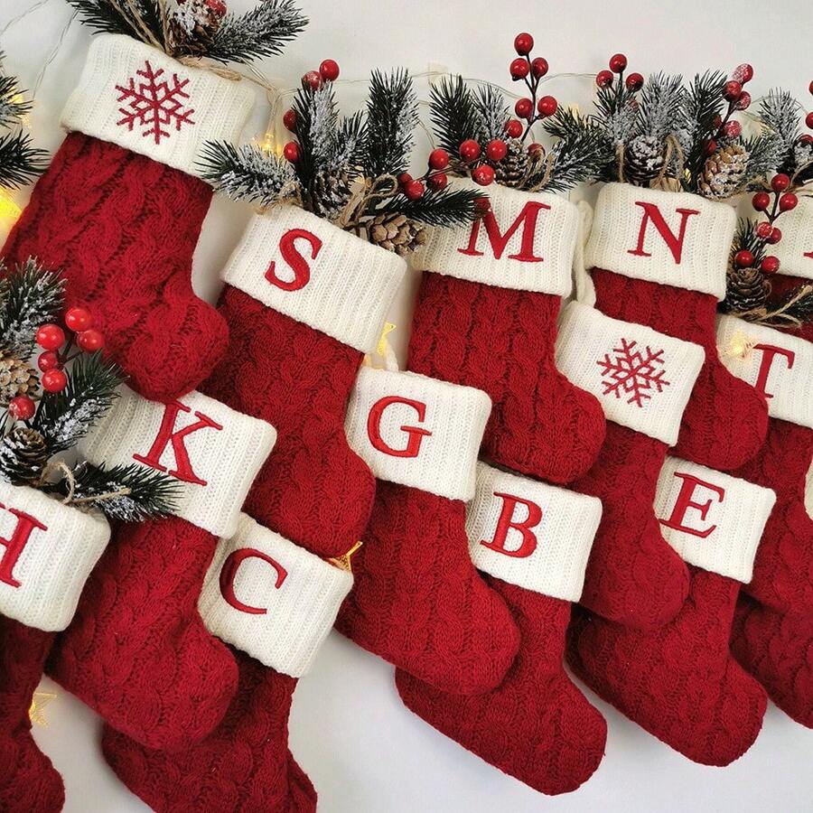 1 pieza Calcetín navideño de punto con alfabeto, decoración de árbol de Navidad, bolsa de regalo de caramelo con bordado de calcetín, bolsa de regalo de calcetín navideño con alfabeto, adecuado para decoración del hogar en invierno y celebraciones festivas, fiestas festivas, fiestas de Navidad, decoración de Halloween, decoración de vacaciones, decoración festiva, regalos de fiesta, decoración divertida para fiestas de Navidad, vacaciones de Navidad, Feliz Año Nuevo, decoraciones navideñas, opción perfecta de regalo de Navidad para amigos