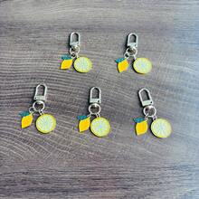Set Of Lemon Slice Keychain, Fashionable Personalized Creative DIY Alloy Unisex Couple Universal Bag Car Key Clothing Key Pendant, Minimalist Street Festival Party Daily Gift For Friends Family Customers Colleagues, Fashionable Beautiful Gift Fruit Vegetable Pattern Casual Zinc Alloy Keychain All Year - 5-pack Lemon Slices - View 5