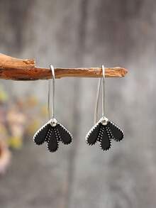 1 Pair Vintage Black Enamel Petal Trim Clover Flower Shaped Delicate Small Alloy Earrings - Black - View 7