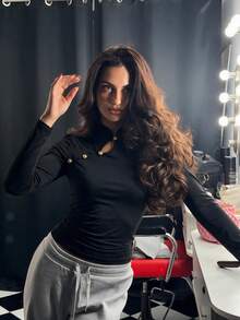 Sookaug Hot Girl Street Style Atasan Lengan Panjang Warna Polos Pas Badan dengan Desain Dada Berongga, Koleksi Terbaru 2026, Kaos Rajut Lengan Panjang Bergaris Modis untuk Wanita dengan Kancing Emas, Atasan Leher Bulat Pas Badan, Cocok untuk Pakaian Musim Gugur - Hitam - View 1