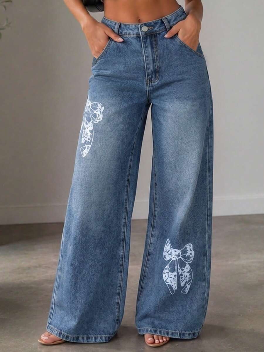 Celana Jeans Denim Wanita Motif Kupu-kupu Vintage yang Dicuci - Medium Wash - View 1