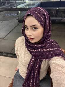 1件女款波希米亞風時尚水彩印花圍巾，秋季休閒街頭風穆斯林頭巾，百搭披肩，適合日常穿著 - 醬紫豎條粉 - 查看 3